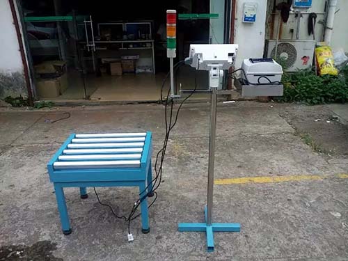 食品廠30公斤帶打印滾筒電子秤  流（liú）水線輸送（sòng）秤（chèng）帶報警