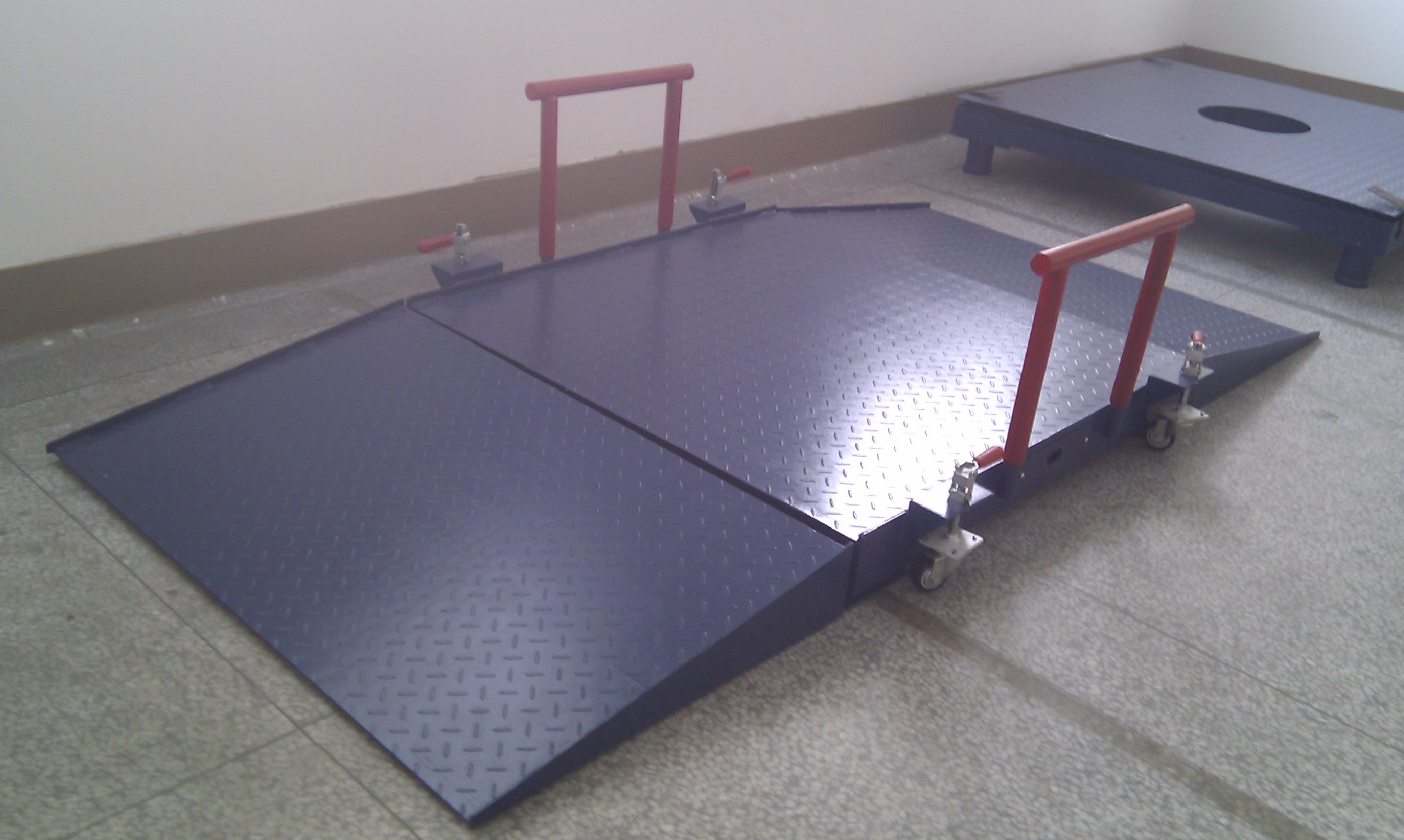 3噸超低台麵電子地磅（páng）廠家 3t斜坡地磅品牌