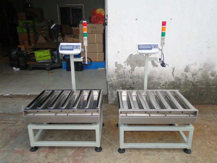 30公（gōng）斤流水線電子秤，帶自動儲存功滾筒秤
